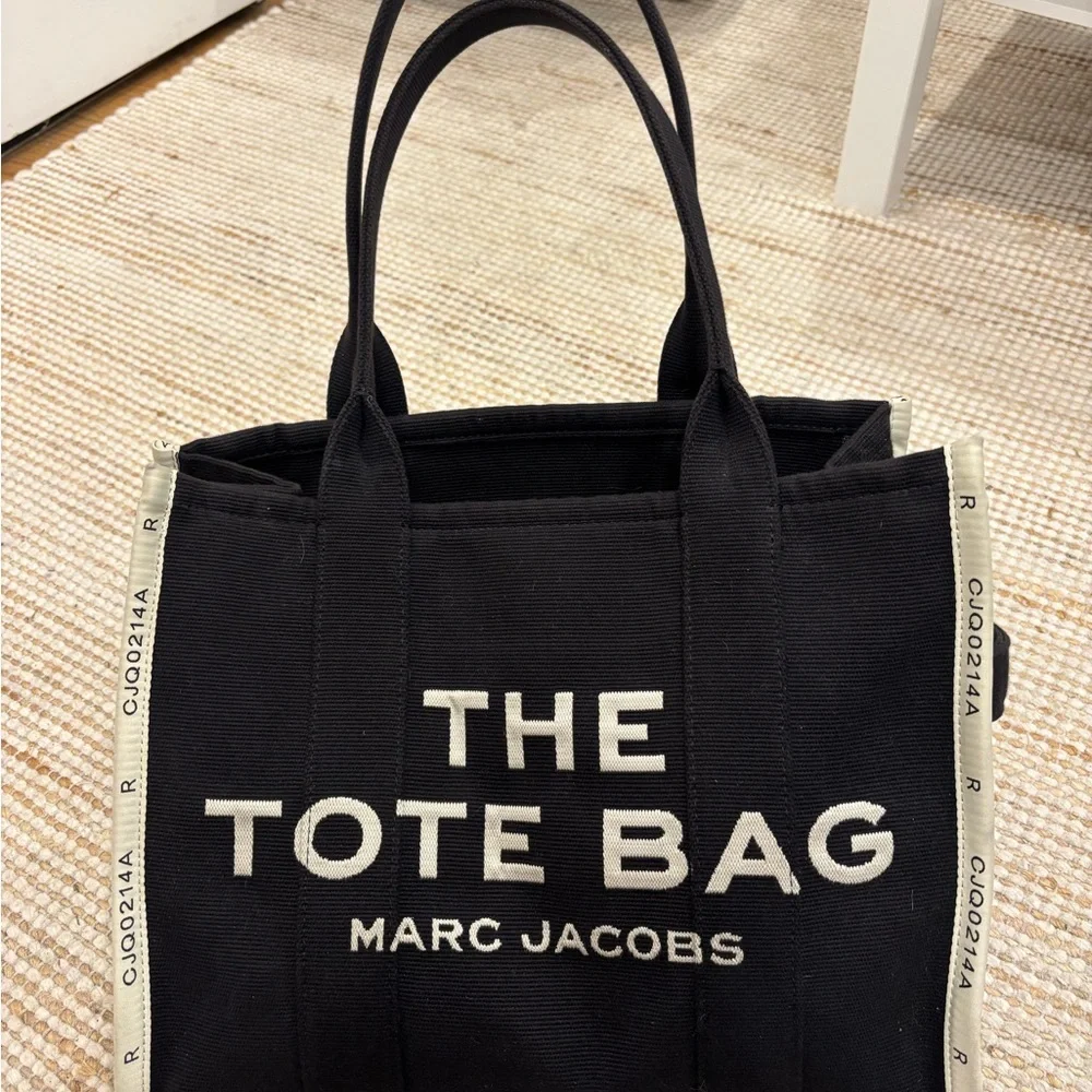 Marc Jacobs Black and White The Tote Bag